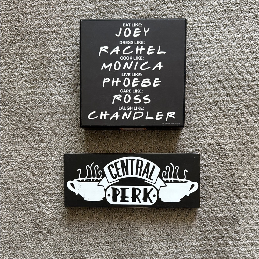 FRIENDS Black and White Wall Decor Set